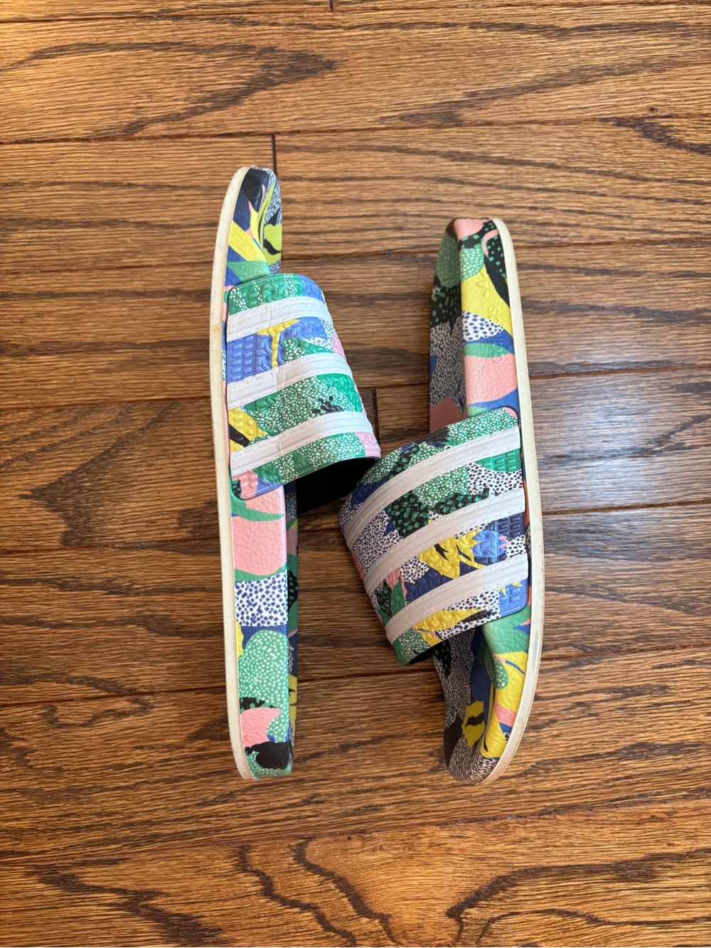 Adidas Women’s Adilette Slides in Multicolor Floral Limited Edition Design - Picture 3 of 4